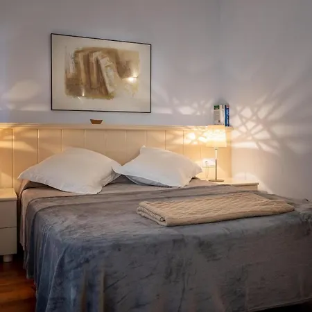 Appartement At103 Pins Beachfront Complex, View