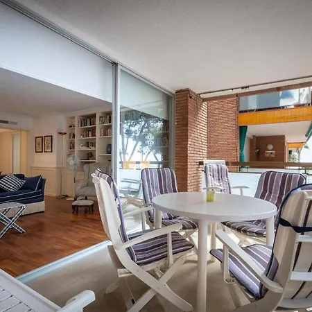 At103 Pins Beachfront Complex, View Appartement *